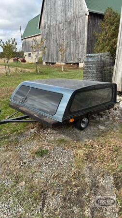 ARE FIBREGLASSS TRUCK TOPPER