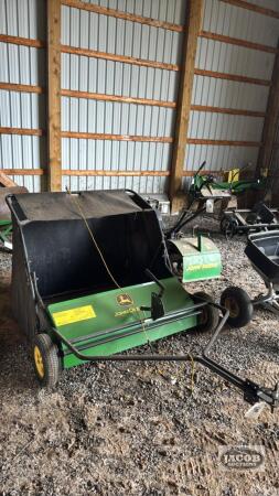 JOHN DEERE 42IN LAWN SWEEPER