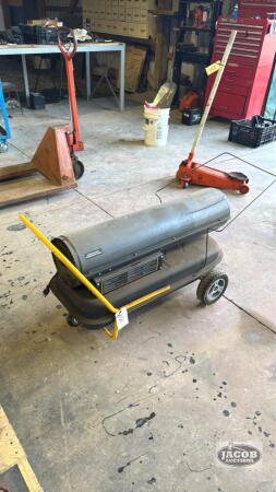 CASE IH 177,000 BTU KEROSENE HEATER