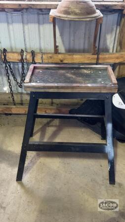 32IN HIGH WORKSTAND