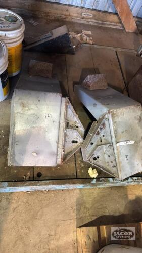 PAIR OF 2WD FRONT FENDERS