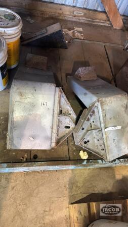 PAIR OF 2WD FRONT FENDERS