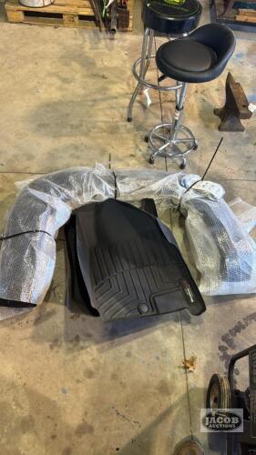 SET OF FENDER FLARES AND FLOOR MATS