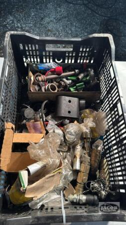 LOT OF HYDRAULIC AND CYLINDER HARDWARE