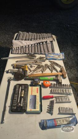 TOOL LOT