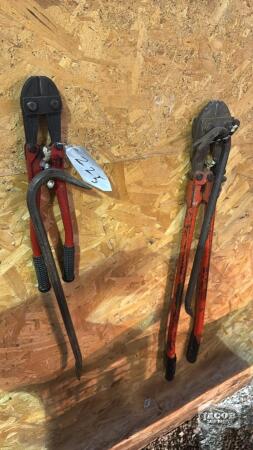 2 SETS OF BOLT CUTTERS AND 2 CROW BARS