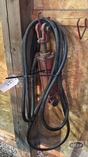 HYDRAULIC CYLINDER AND HOSES