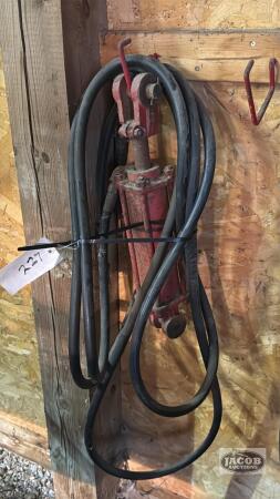 HYDRAULIC CYLINDER AND HOSES