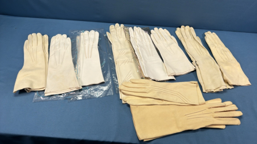 Approx. 10 Pair of Ladies Doe Skin Gloves