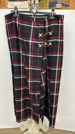 Size 16 Pure Virgin Wool Plaid Skirt 39in Long