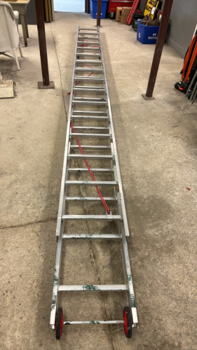 28' Aluminum Extension Ladder -Medium Grade