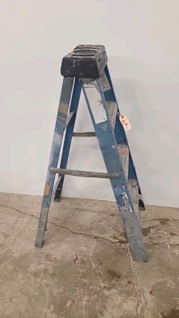 Werner 4ft Fibreglass Step Ladder