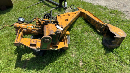 Davis Backhoe Attach. Off Trencher w/ 10in Bucket