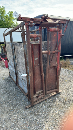 Cattle Crate with Locking Headgate