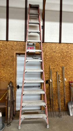 Louisville 12ft Fibreglass Step Ladder (See Notes)