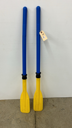 2 Plastic Paddles