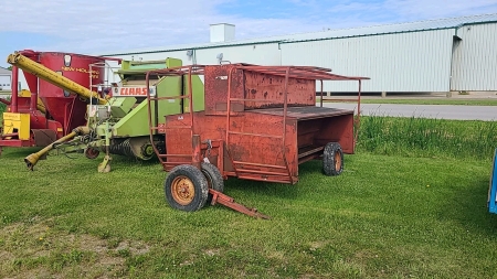 2 Ton Creep Feeder on Wheels