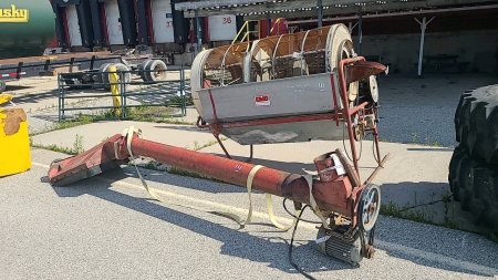 DMC Grain Cleaner with Load Auger