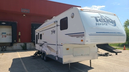 2005 Terry Dakota 27.5ft 5th Wheel Camper