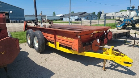 New Holland 676 Tandem Manure Spreader