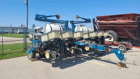 Kinze Econofold 12 Row Planter