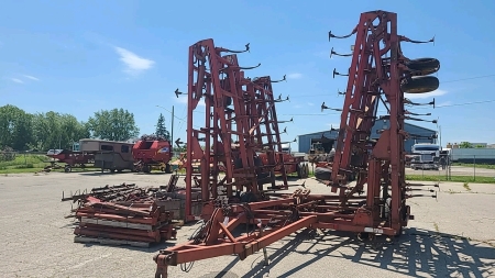 Sunflower 62ft Cultivator with Harrows