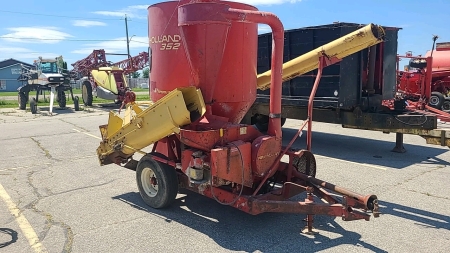 New Holland 352 Mixmill