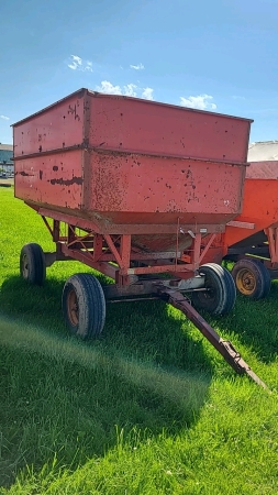 Killbros 250bu Gravity Bin on Horst Wagon