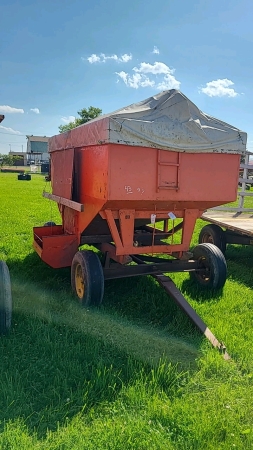 Gravity Bin w/Feed Hopper and Tarp