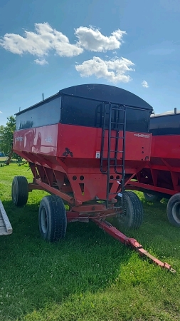 AgriMaster 600bu Gravity Wagon with Tarp and Lights