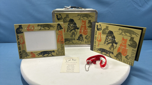 Eddie Bauer Kitty Corner Tin Lunch Box