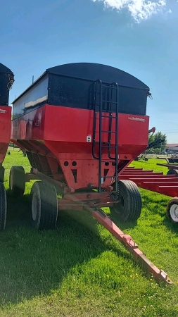 AgriMaster 600bu Gravity Wagon with Tarp and Lights