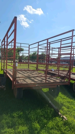 8ft x 20ft Steel Bale Thrower Wagon