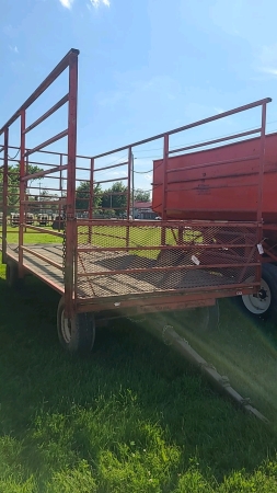 8ft x 20ft Steel Bale Thrower Wagon