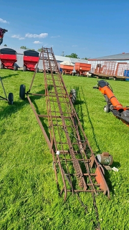 36ft Skeleton Bale Elevator on Transport