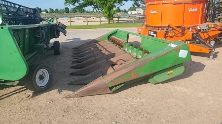 John Deere 8 Row Corn Head