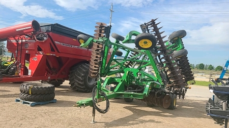 John Deere 2623VT 30ft 8in Vertical Tillage