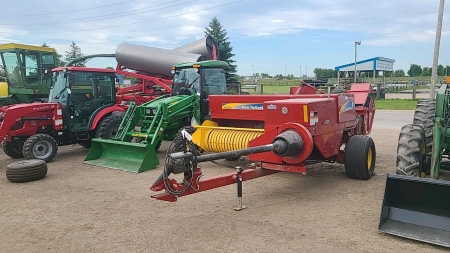 New Holland BC5070 Square Baler w/#72 Thrower