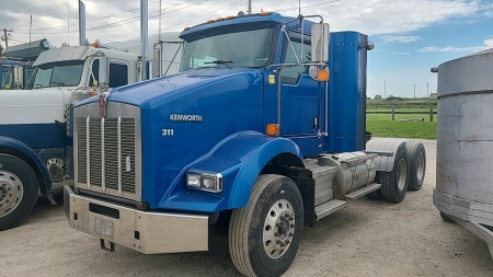 2013 Kenworth T800 Tandem Day Cab