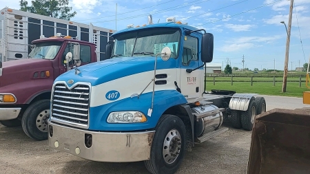 2007 Mack 600 Vision Tandem Daycab (Saftied)