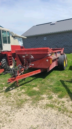 New Holland 195 Manure Spreader