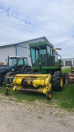 John Deere 5460 Self Propelled Harvester