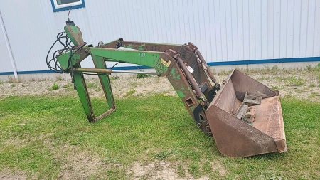 John Deere 48 Loader