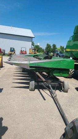 John Deere 843 8 Row Corn Head