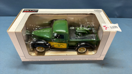 John Deere 1944 Pickup Truck with LU Engine