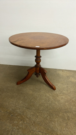 Round 32in Centre Pedestal Wooden Table