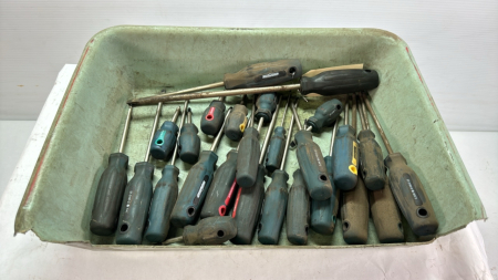 Approx. 25 Assorted Mastercraft Screw Drivers