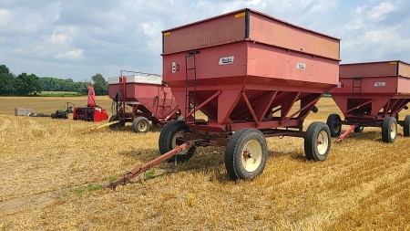 Market 400 Bushel Gravity Wagon