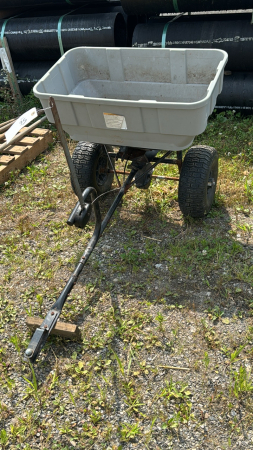 Yard commander 125 pound pull type seeder