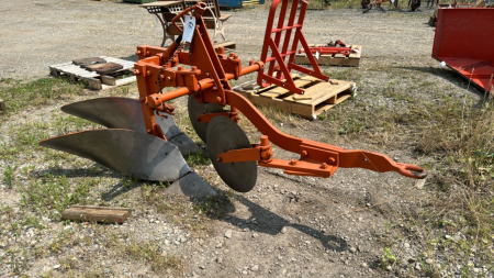 Allis Chalmers two furrow snap coupler plough